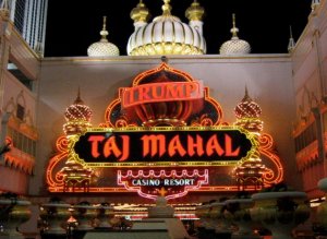   На казино «Taj Mahal» подали в суд из-за вывески.